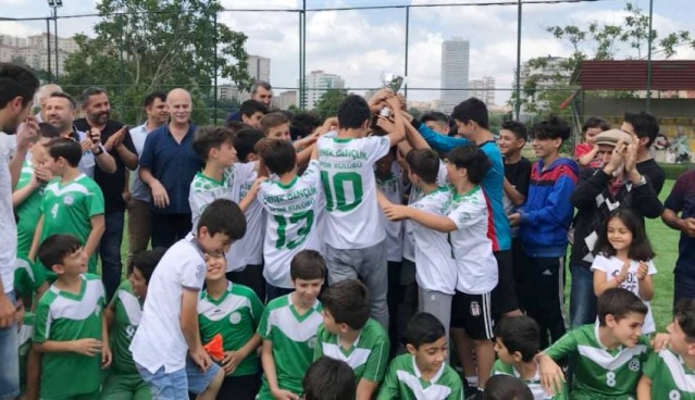 Ataşehir'de Şampiyon Kulüpler Kupalarını Aldı