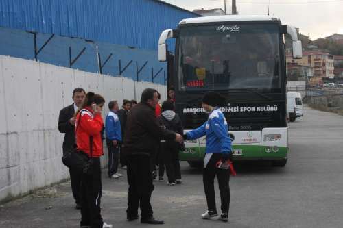 ATAŞEHİR BAYAN FUTBOL TAKIMI