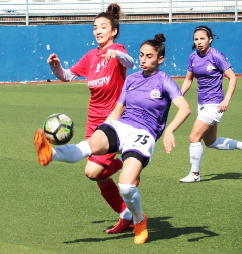 Ataşehir Bayan Futbol Takımı, Yenisahra Stadı