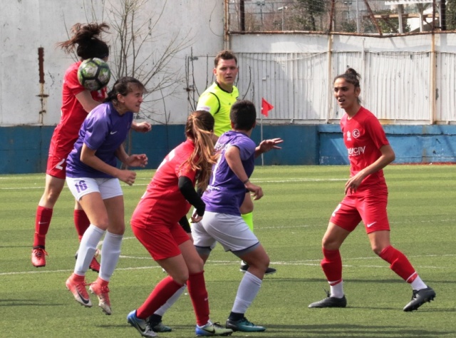 Ataşehir Bayan Futbol Takımı, Yenisahra Stadı