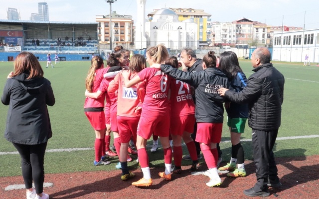 Ataşehir Bayan Futbol Takımı, Yenisahra Stadı