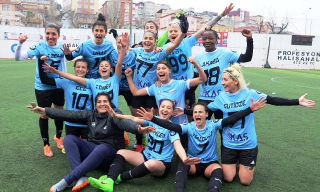 ATAŞEHİR BELEDİYESPOR KADIN FUTBOL TAKIMI ŞAMPİYON