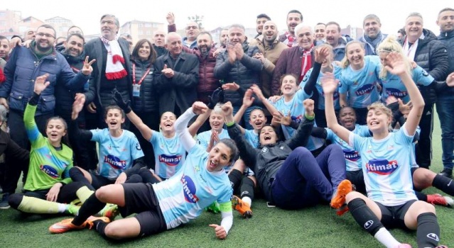 ATAŞEHİR BELEDİYESPOR KADIN FUTBOL TAKIMI ŞAMPİYON