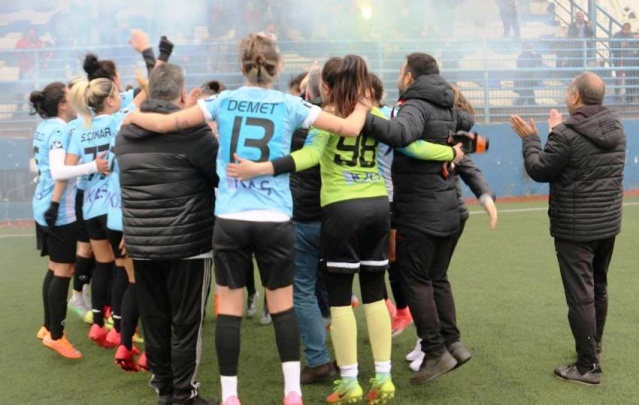 ATAŞEHİR BELEDİYESPOR KADIN FUTBOL TAKIMI ŞAMPİYON