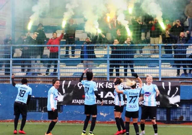 ATAŞEHİR BELEDİYESPOR KADIN FUTBOL TAKIMI ŞAMPİYON