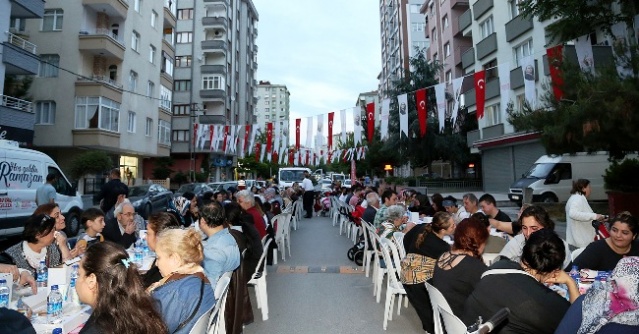 Ataşehir Belediyesi İçerenköy Sokak İftarı 2017