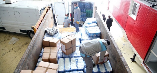 Ataşehir Belediyesi İzmir Deprem Bölgesine Yardım Yolladı