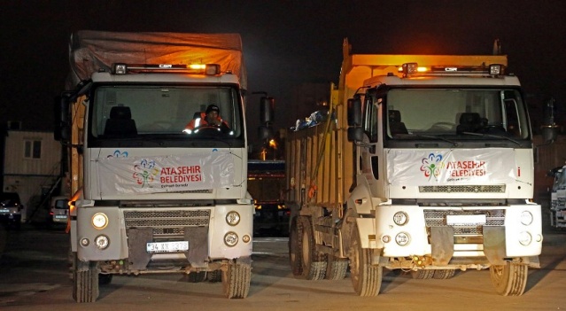 Ataşehir Belediyesi İzmir Deprem Bölgesine Yardım Yolladı