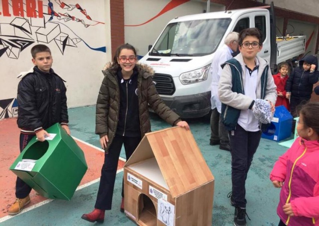 ATAŞEHİR BİL KOLEJİ ÖĞRENCİLERİ CAN DOSTLARINA SICAK YUVA YAPTILAR