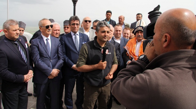 ATAŞEHİR BİRLİK PLATFORMU ZEYTİNDALI HAREKATINDA AFRİN YOLUNDA MEHMETÇİĞİMİZİN YANINDA