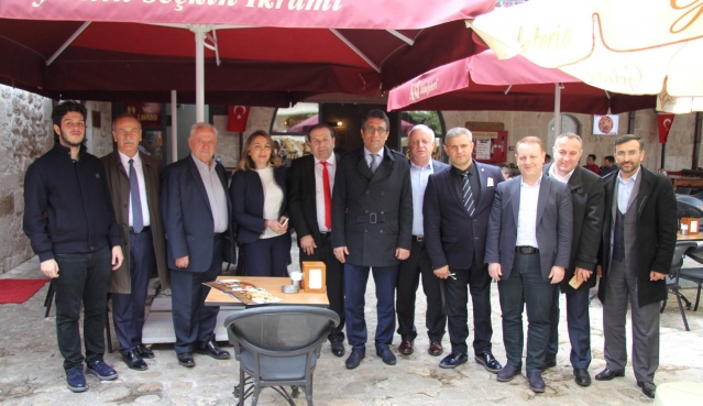 ATAŞEHİR BİRLİK PLATFORMU ZEYTİNDALI HAREKATINDA AFRİN YOLUNDA MEHMETÇİĞİMİZİN YANINDA