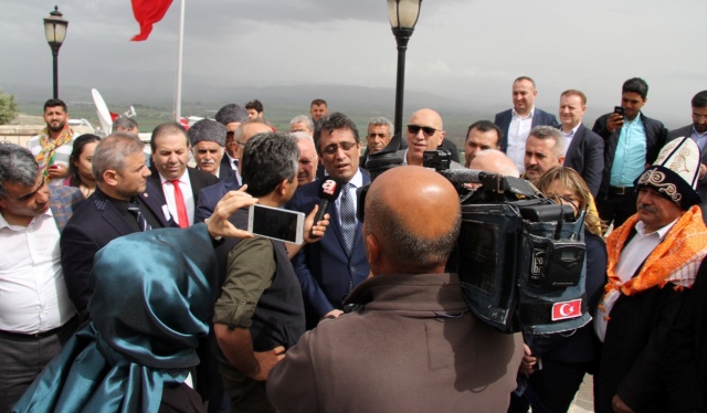 ATAŞEHİR BİRLİK PLATFORMU ZEYTİNDALI HAREKATINDA AFRİN YOLUNDA MEHMETÇİĞİMİZİN YANINDA