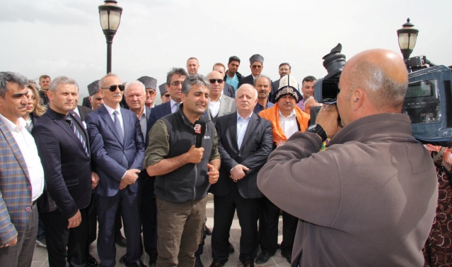 ATAŞEHİR BİRLİK PLATFORMU ZEYTİNDALI HAREKATINDA AFRİN YOLUNDA MEHMETÇİĞİMİZİN YANINDA