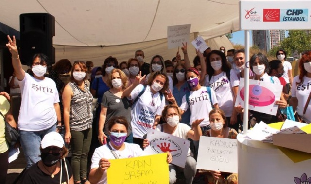 CHP’li Kadınlar Ataşehir'de İstanbul Sözleşmesi için etkinlik düzenledi