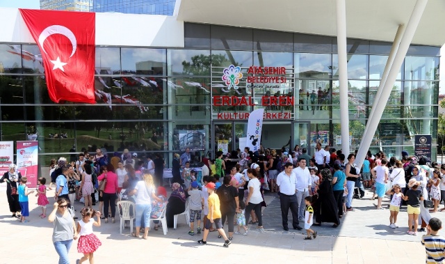 ATAŞEHİR'DE ÇOCUKLAR DOYASIYA EĞLENDİ