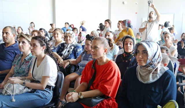 ATAŞEHİR'DE ÇOCUKLAR DOYASIYA EĞLENDİ