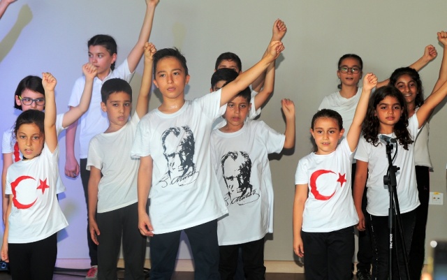 ATAŞEHİR'DE ÇOCUKLAR DOYASIYA EĞLENDİ
