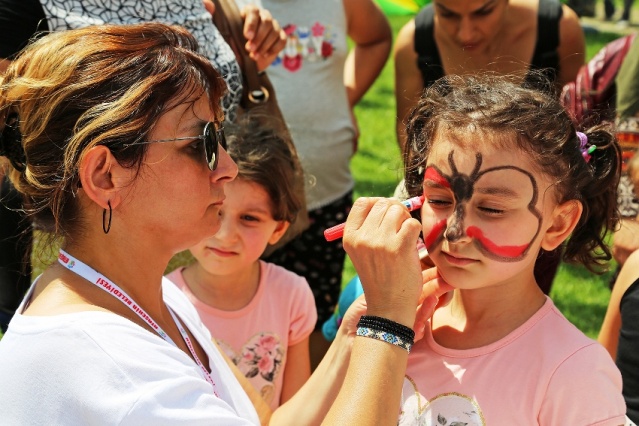 ATAŞEHİR'DE ÇOCUKLAR DOYASIYA EĞLENDİ