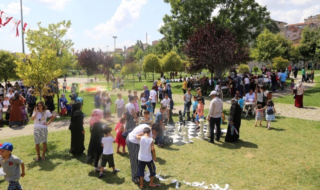 ATAŞEHİR'DE ÇOCUKLAR DOYASIYA EĞLENDİ