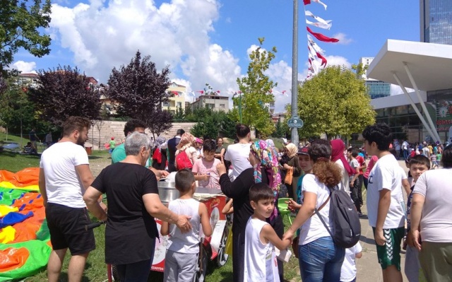 ATAŞEHİR'DE ÇOCUKLAR DOYASIYA EĞLENDİ