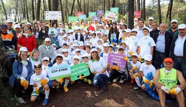 ATAŞEHİR'DE DOĞASEVERLER KAYIŞDAĞI ORMANI’NI TEMİZLEDİ