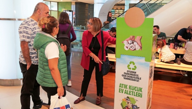 ATAŞEHİR'DE E ATIK GÜNÜ’NDE DİKKAT ÇEKİLDİ