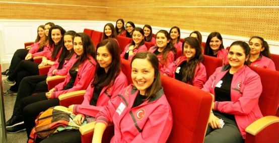 Ataşehir Folklor Topluluğu, Belediye Meclisini Ziyaret Etti