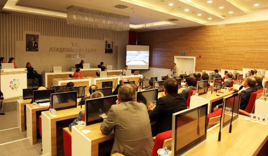 Ataşehir Folklor Topluluğu, Belediye Meclisini Ziyaret Etti