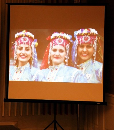 Ataşehir Folklor Topluluğu, Belediye Meclisini Ziyaret Etti