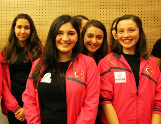 Ataşehir Folklor Topluluğu, Belediye Meclisini Ziyaret Etti