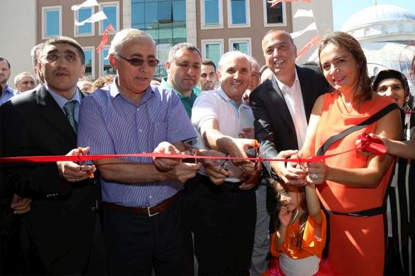 Atasehir Gençlik Merkezi’nin

yeni dönem açılışı yapıldı