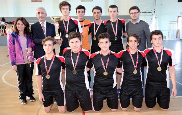 ATAŞEHİR'DE  HENTBOL TURNUVASI’NDA KUPALAR SAHİBİNİ BULDU
