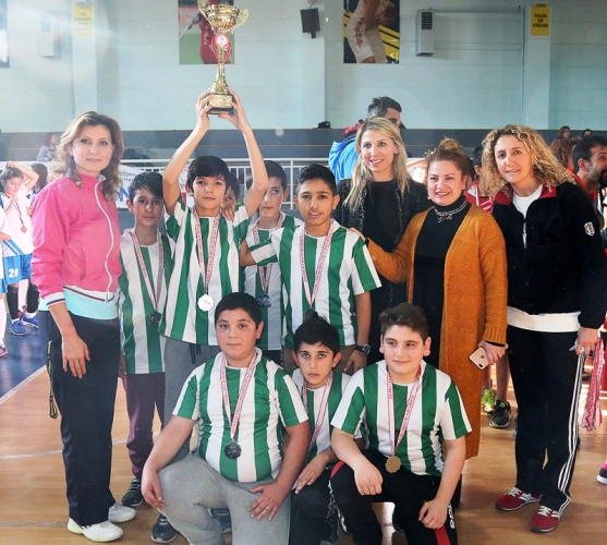 ATAŞEHİR'DE  HENTBOL TURNUVASI’NDA KUPALAR SAHİBİNİ BULDU