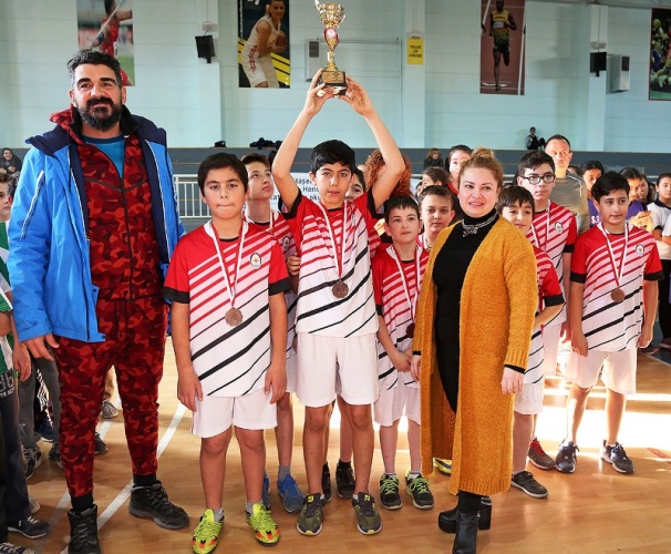ATAŞEHİR'DE  HENTBOL TURNUVASI’NDA KUPALAR SAHİBİNİ BULDU