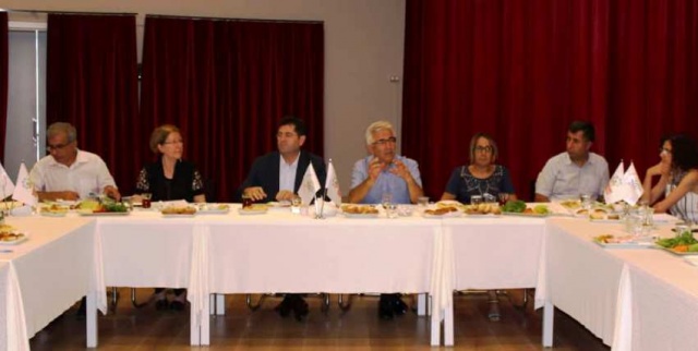 Ataşehir Kent Konseyi Muhtarlarla buluştu