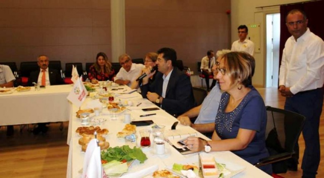 Ataşehir Kent Konseyi Muhtarlarla buluştu