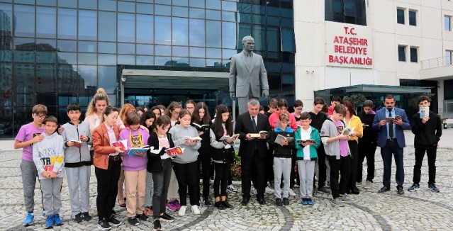 BATTAL İLGEZDİ’DEN KİTAP PROJESİNE DESTEK