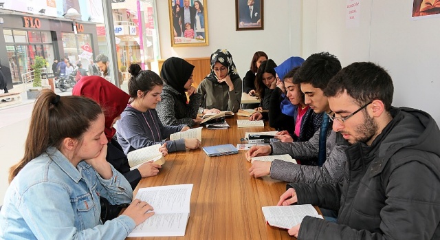 Ataşehir Kitap Okuyor