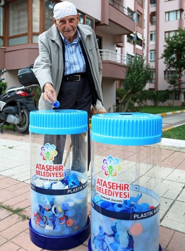 Ataşehir'de Tekerlekli sandalye mavi kapakta