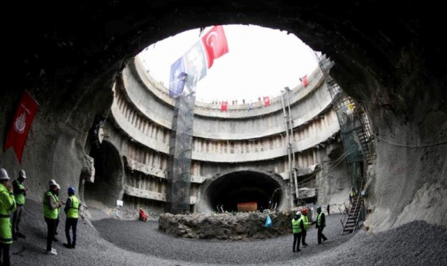 Ekrem İmamoğlu Dudullu Bostancı Metro Hattı inşaatında incelemelerde bulundu