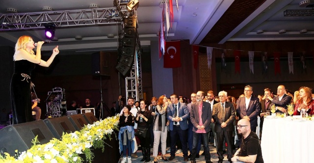 ATAŞEHİRLİ ÖĞRETMENLER AYLA ÇELİK KONSERİNDE BULUŞTU 2018