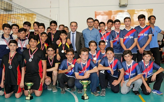 ATAŞEHİR OKULLAR ARASI VOLEYBOL TURNUVASI SONA ERDİ, 2018