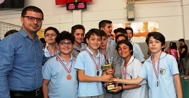 ATAŞEHİR OKULLAR ARASI VOLEYBOL TURNUVASI SONA ERDİ, 2018