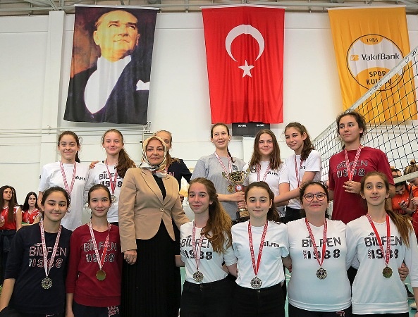 ATAŞEHİR'DE VOLEYBOL TURNUVASI SONA ERDİ