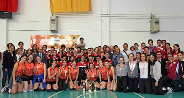 ATAŞEHİR'DE VOLEYBOL TURNUVASI SONA ERDİ