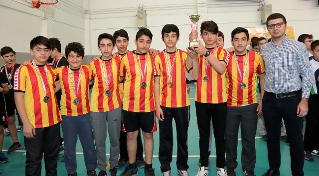ATAŞEHİR'DE VOLEYBOL TURNUVASI SONA ERDİ