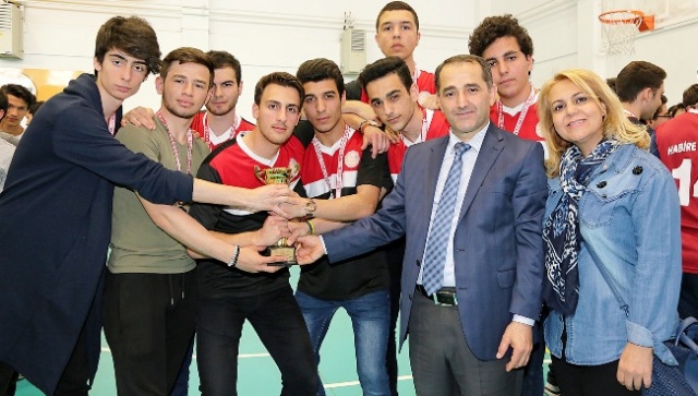 ATAŞEHİR'DE VOLEYBOL TURNUVASI SONA ERDİ