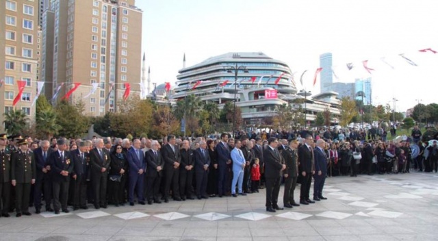 ULU ÖNDER ATATÜRK ÖZLEMLE VE SAYGIYLA ATAŞEHİR’DE ANILDI