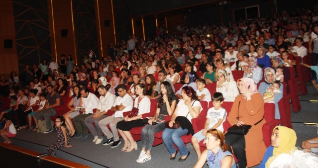 ATAŞEHİR’DE BİNLERCE ÇOCUK SANAT VE SPOR OKULLARINA KATILDI