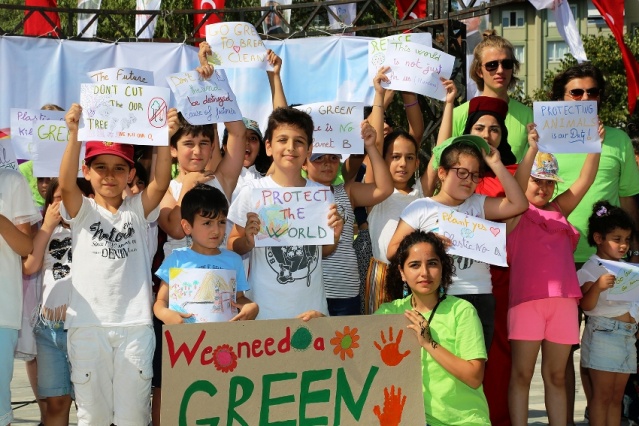 ATAŞEHİR ULUSLARARASI YAZ OKULU FESTİVALİ COŞKUYLA SONA ERDİ